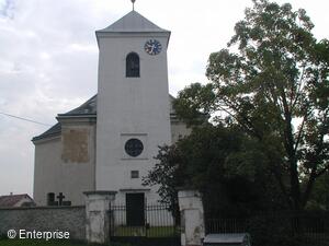 Farní kostel sv. Michaela s areálem