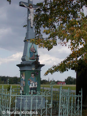 Kříž u zvonice
