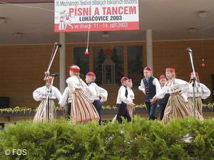 Mezinárodní folklorní festival Písní a tancem