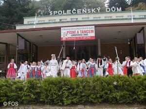Mezinárodní folklorní festival Písní a tancem
