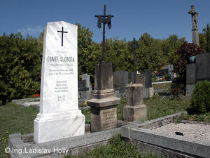 Pomník Daniela Slobody, pomník Juliany Slobodové, hřbitov, Rusava