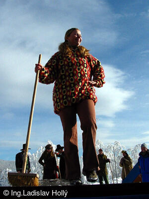 Pustevenské sněhovánky, 2004