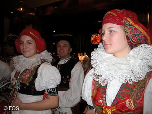 Národní krojový ples FOS 2004