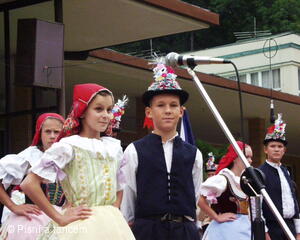 Mezinárodní folklorní festival Písní a tancem