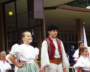 Mezinárodní folklorní festival Písní a tancem