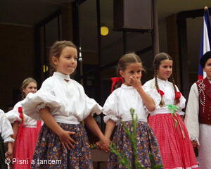Mezinárodní folklorní festival Písní a tancem