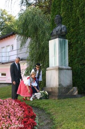 Mezinárodní folklorní festival Písní a tancem