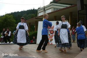 Mezinárodní folklorní festival Písní a tancem