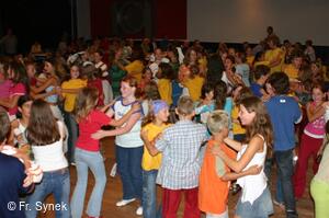 Mezinárodní folklorní festival Písní a tancem