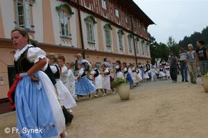Mezinárodní folklorní festival Písní a tancem