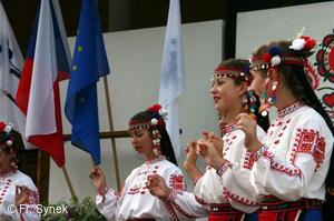Mezinárodní folklorní festival Písní a tancem