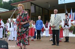 Mezinárodní folklorní festival Písní a tancem