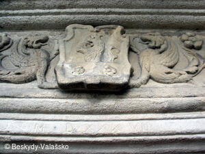 Detail dveřního překladu domu č.p. 52 -2