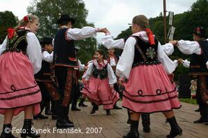Mezinárodní folklorní festival Písní a tancem