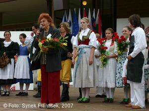 Mezinárodní folklorní festival Písní a tancem