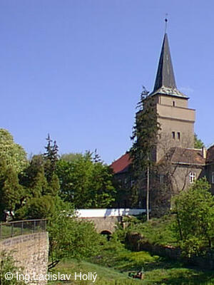 Tovačov, Zámek - gotická brána