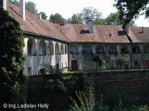 Tovačov, Zámek - hospodářské budovy