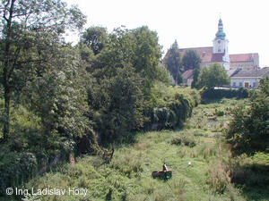 Tovačov, Zámek - hradby