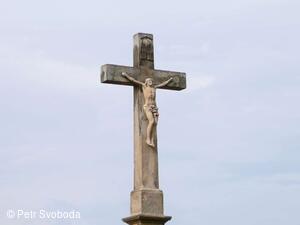Kamenný kříž u rozcestí Bělotín-Polom-Lučice