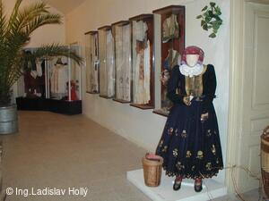 Tovačov, Zámek - interiér - národopisná expozice