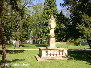 Tovačov, Zámek - zámecký park - socha sv. Jana Nepomuckého