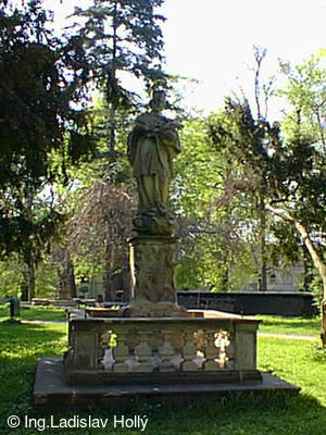 Tovačov, Zámek - zámecký park - kašna
