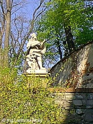 Tovačov, Zámek - zámecký park - socha sv. Václava