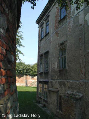 Tovačov, Zámek - vnitřní nádvoří