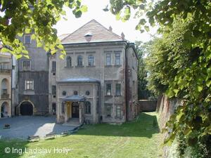 Tovačov, Zámek - vnitřní nádvoří