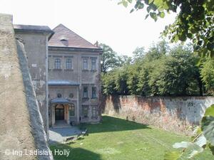 Tovačov, Zámek - vnitřní nádvoří