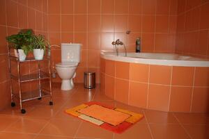 Novomanželské apartmá - koupelna