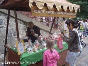 Medobraní s dětským dnem u Perníkové chaloupky 2011
