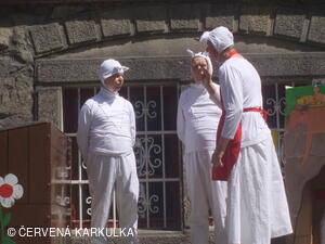 Medobraní s dětským dnem u Perníkové chaloupky 2011