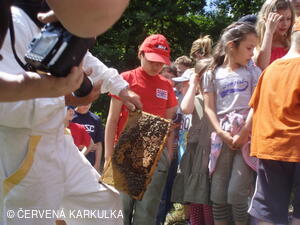 Medobraní s dětským dnem u Perníkové chaloupky 2011