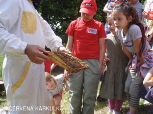 Medobraní s dětským dnem u Perníkové chaloupky 2011